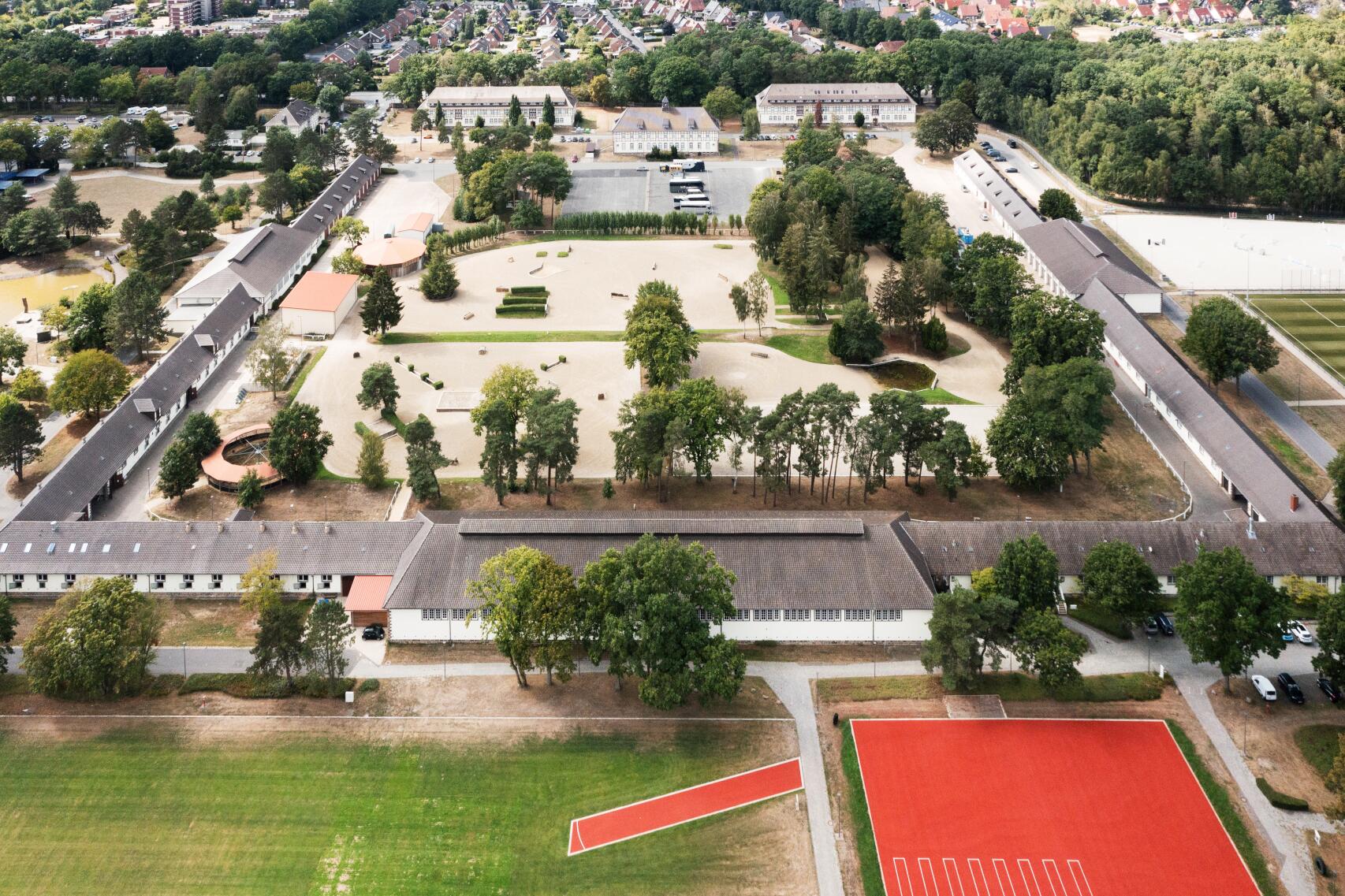 Sportanlagen der Georg-Leber-Kaserne aus der Luft.